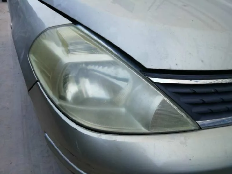 Faro Derecho para Nissan Tiida (C11X/Sc11X)