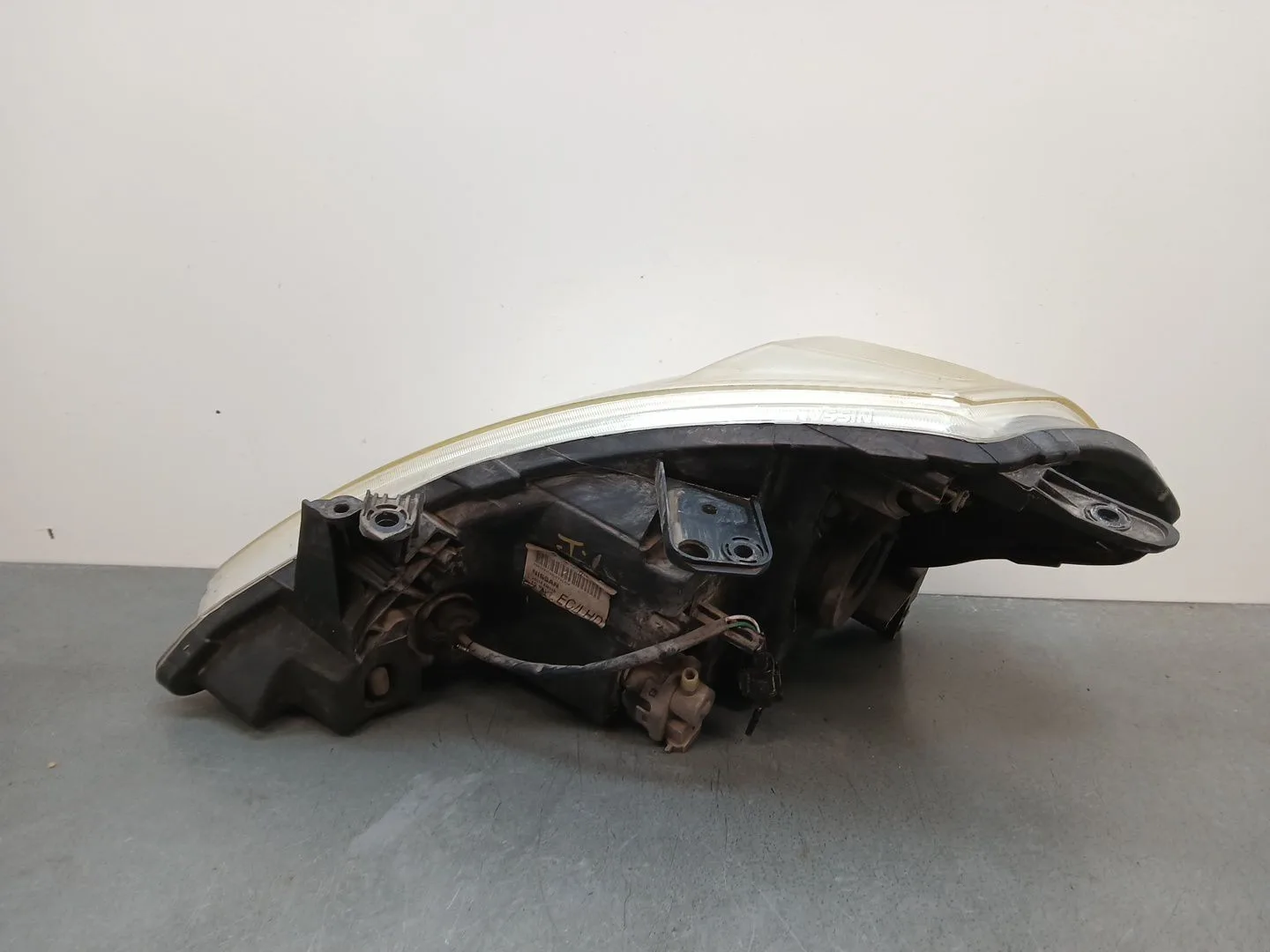 Faro Derecho para Nissan Tiida (C11X/Sc11X)