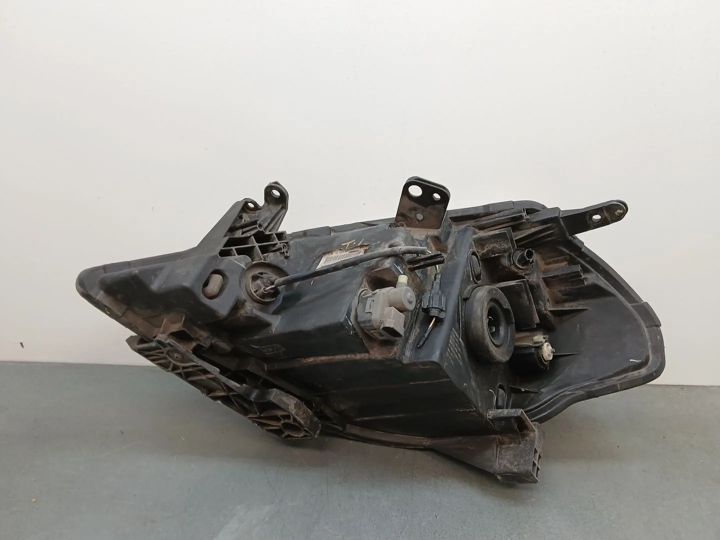 Faro Derecho para Nissan Tiida (C11X/Sc11X)