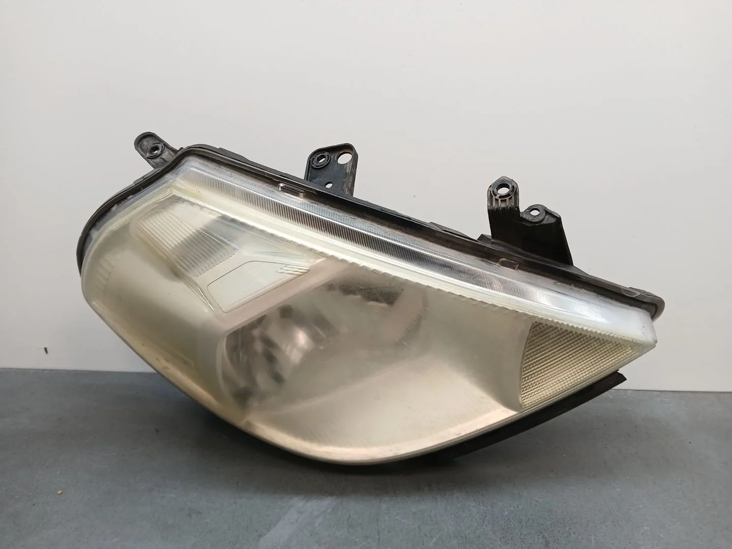 Faro Derecho para Nissan Tiida (C11X/Sc11X)