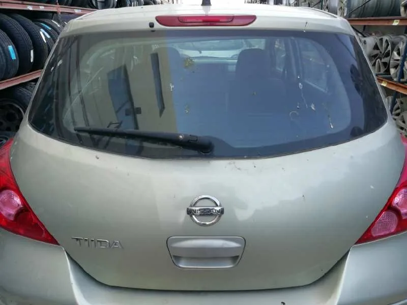 Porton Trasero para Nissan Tiida (C11X/Sc11X)