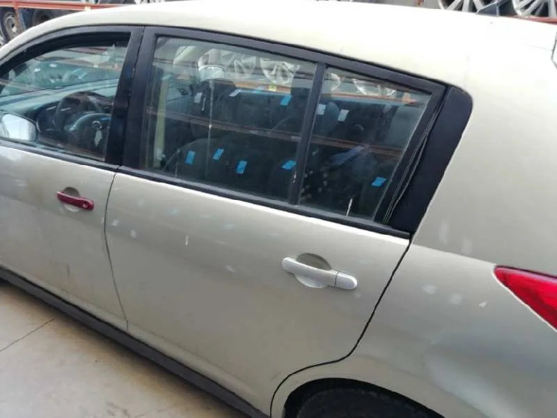 Puerta Trasera Izquierda para Nissan Tiida (C11X/Sc11X)