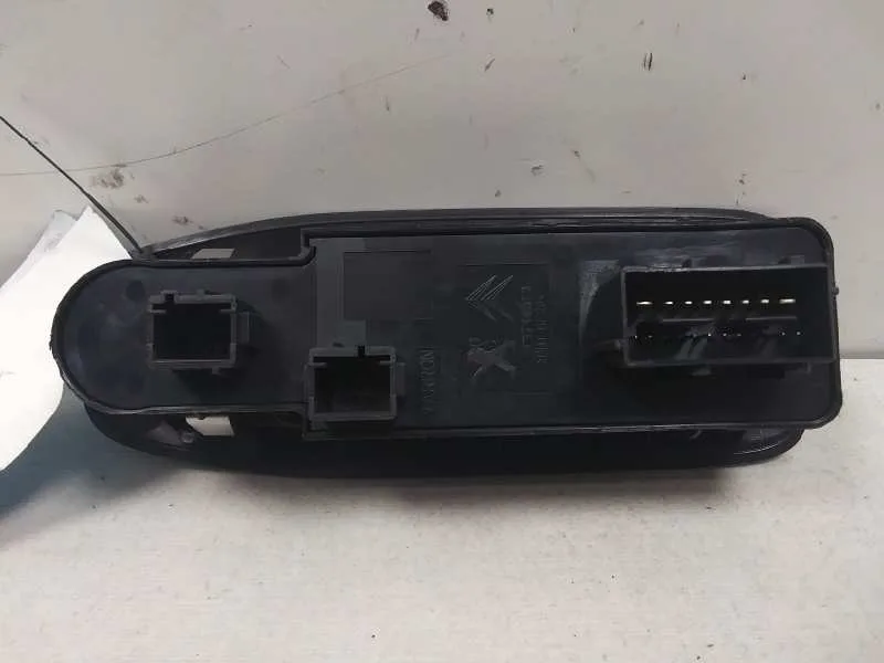 Mando Elevalunas Delantero Izquierdo para Peugeot 2008 (--.2013->)