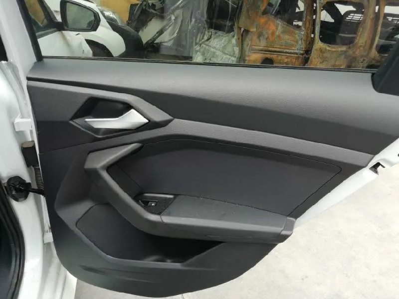 Guarnecido Puerta Trasera Derecha para Audi A1 Sportback (Gba)