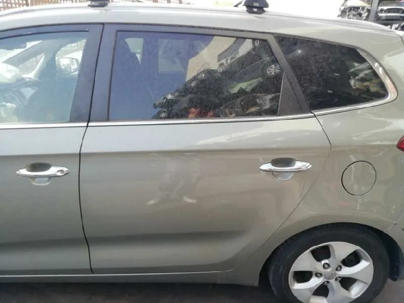 Puerta Trasera Izquierda para Kia Carens ( )