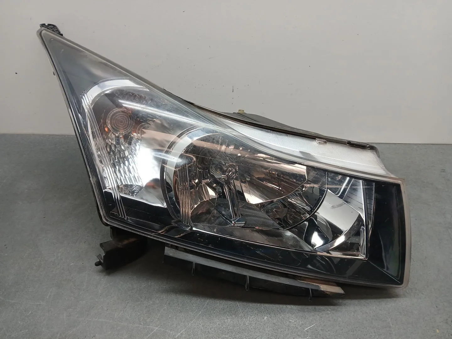 Faro Derecho para Chevrolet Cruze (J300)