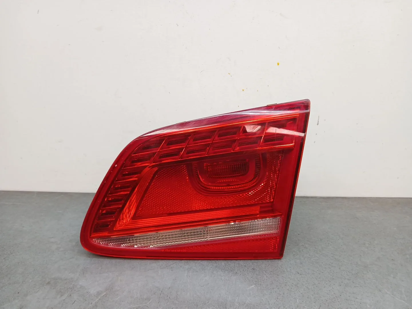Piloto Trasero Derecho Interior para Volkswagen Passat Lim. (362)