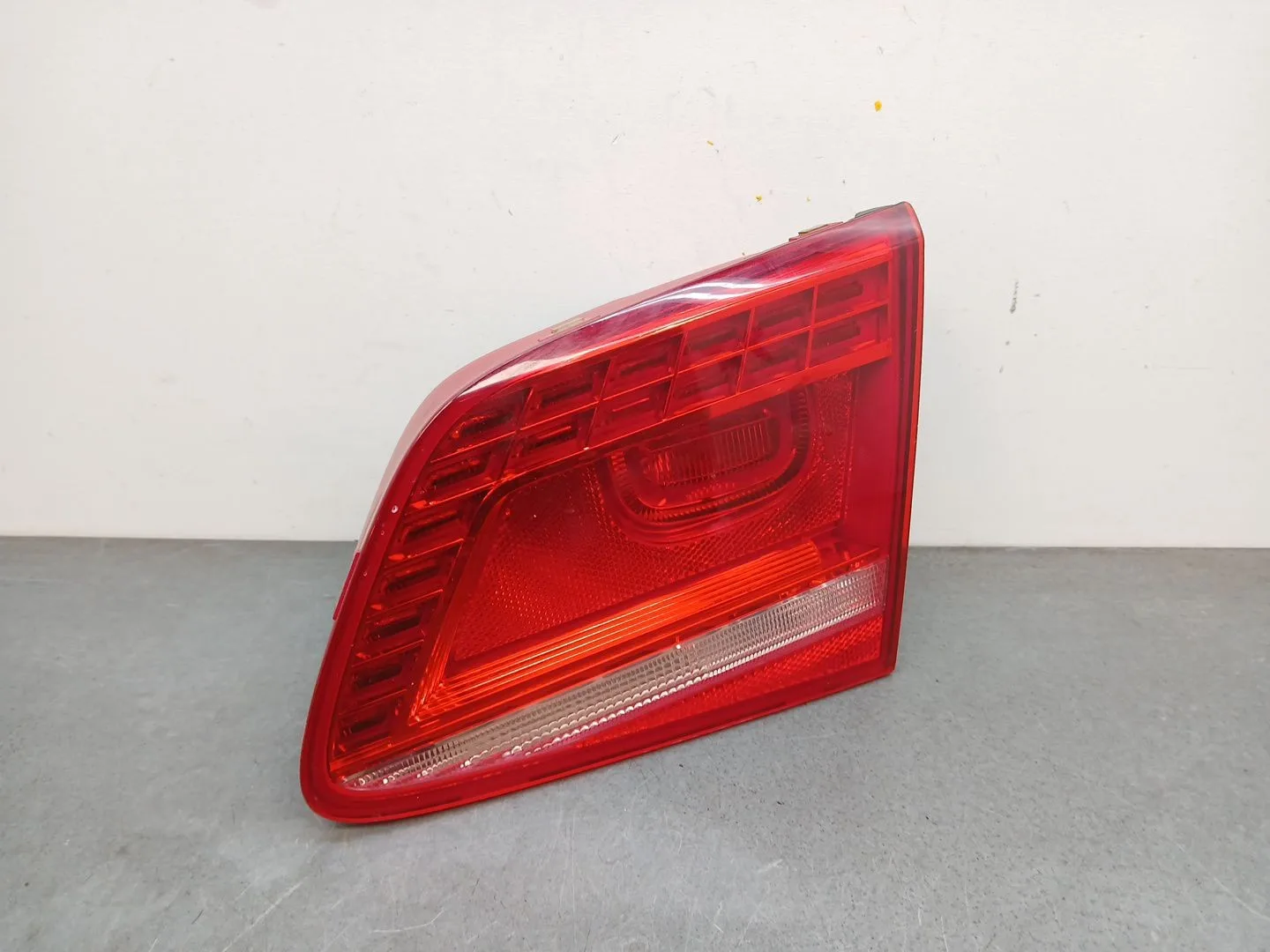 Piloto Trasero Derecho Interior para Volkswagen Passat Lim. (362)