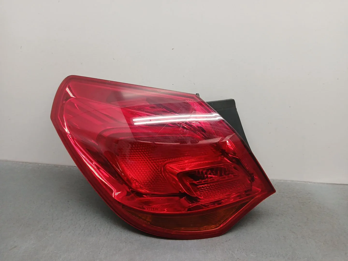 Piloto Trasero Izquierdo para Opel Astra J (P10)