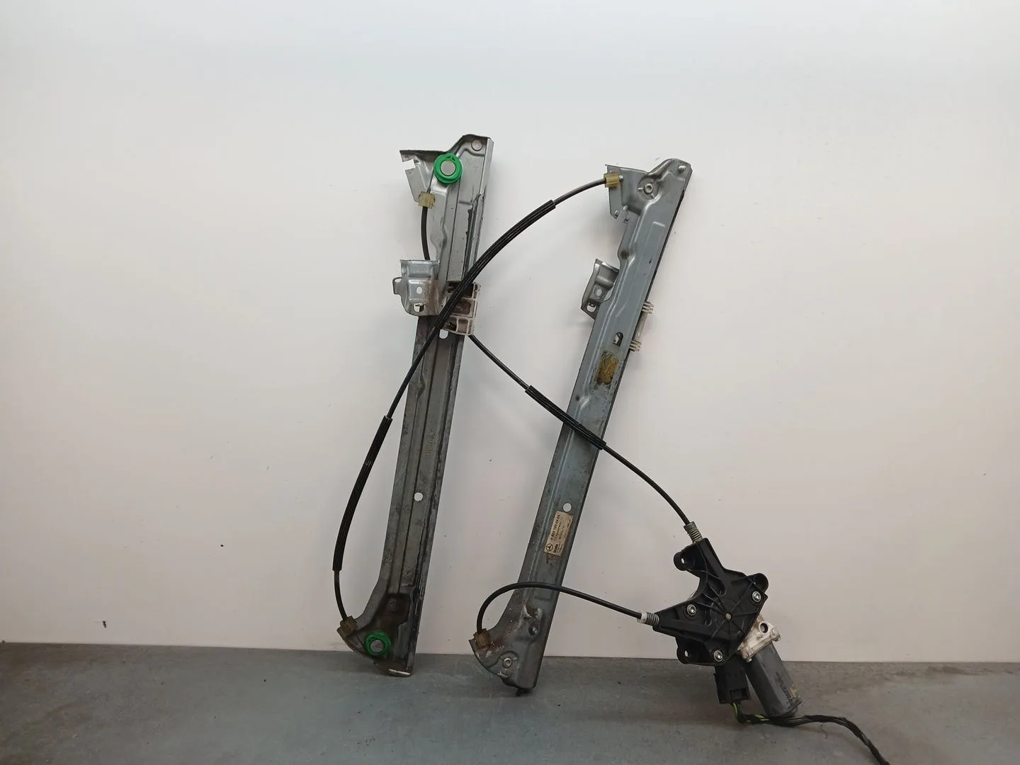 Elevalunas Delantero Izquierdo para Mercedes-Benz Vito Autobus (W639)