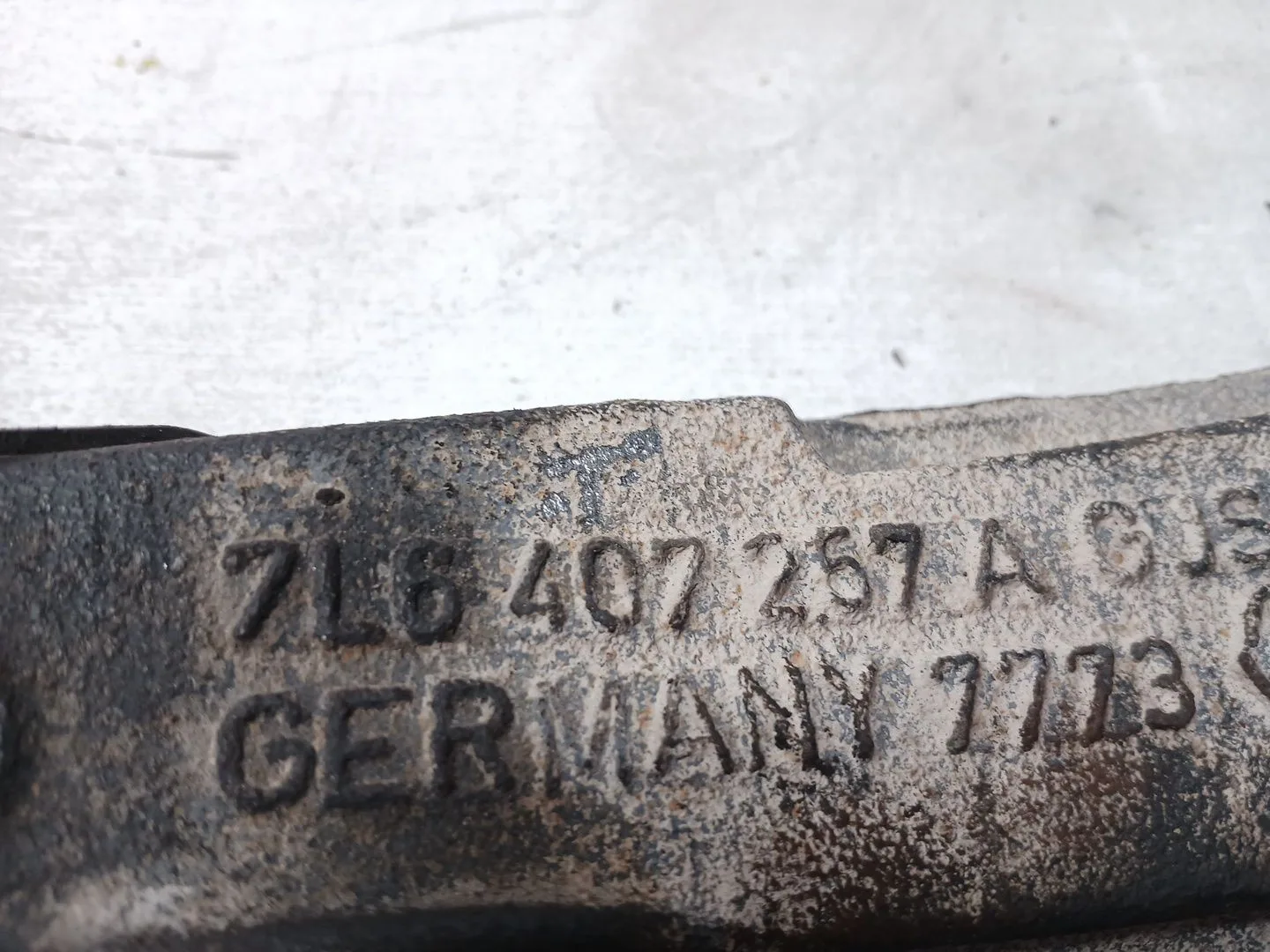 Mangueta Delantera Izquierda para Volkswagen Touareg (7La)