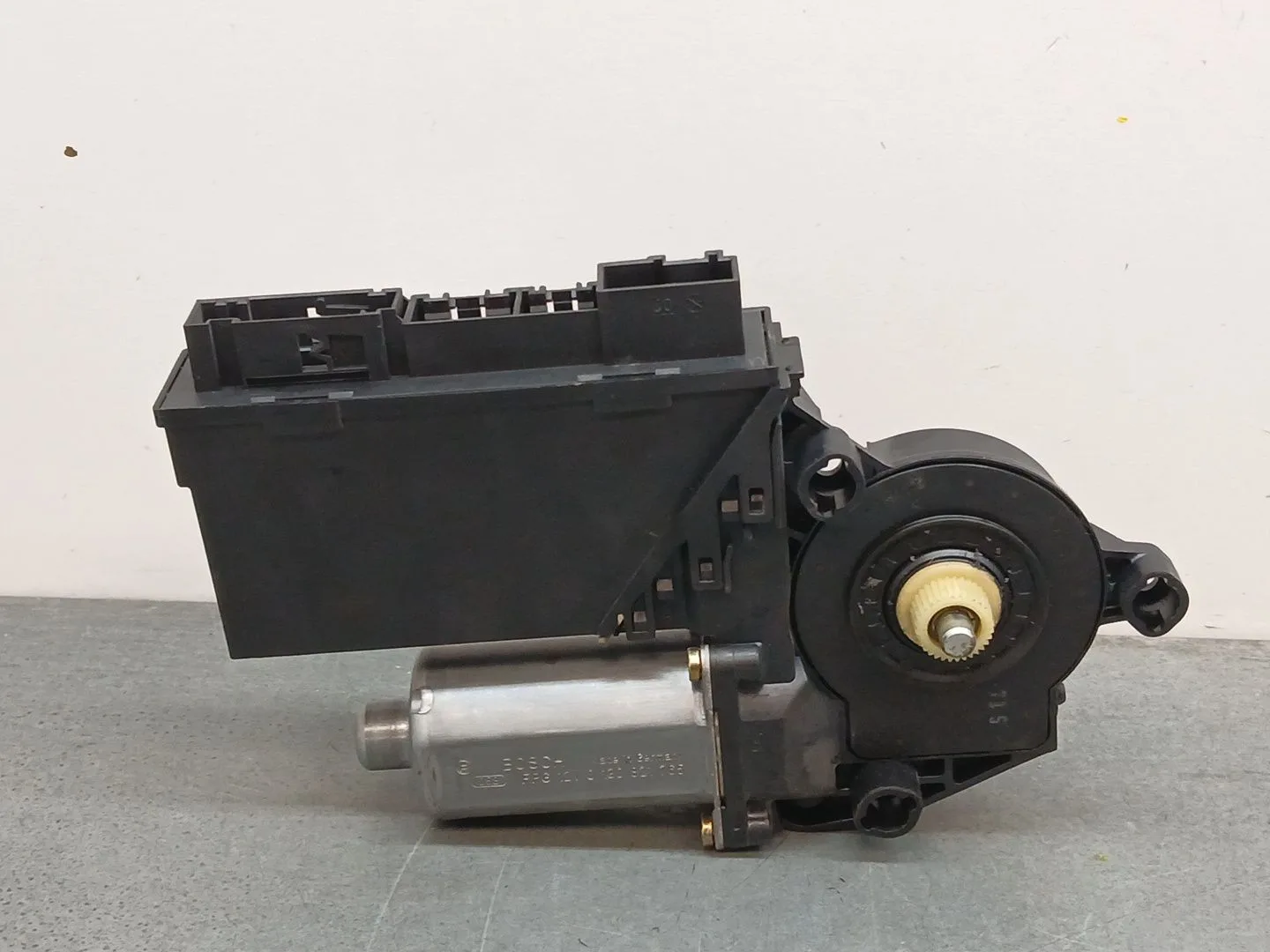 Motor Elevalunas Delantero Izquierdo para Volkswagen Touareg (7La)