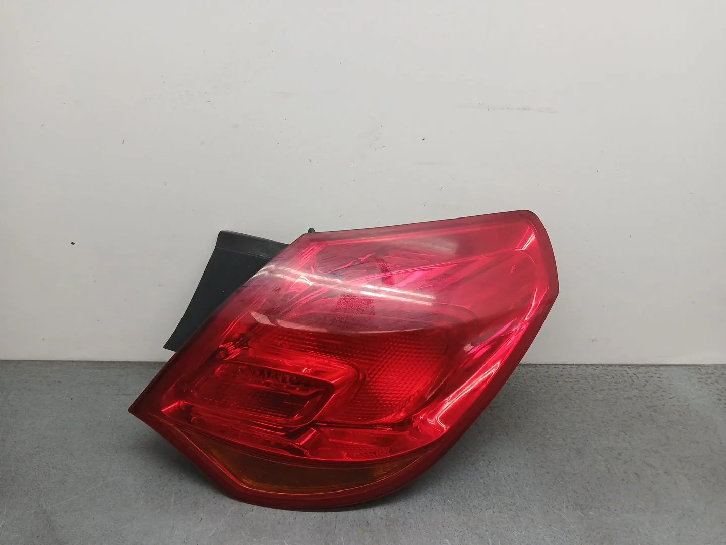 Piloto Trasero Derecho para Opel Astra J (P10)