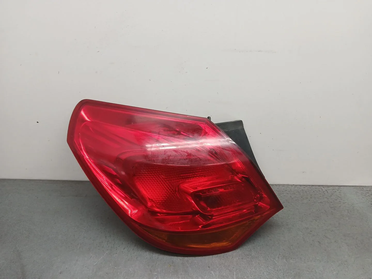 Piloto Trasero Izquierdo para Opel Astra J (P10)