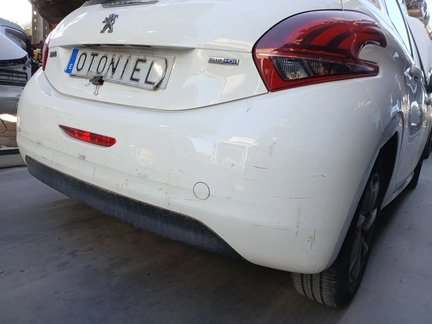 Paragolpes Trasero para Peugeot 208 I (Ca_, Cc_)
