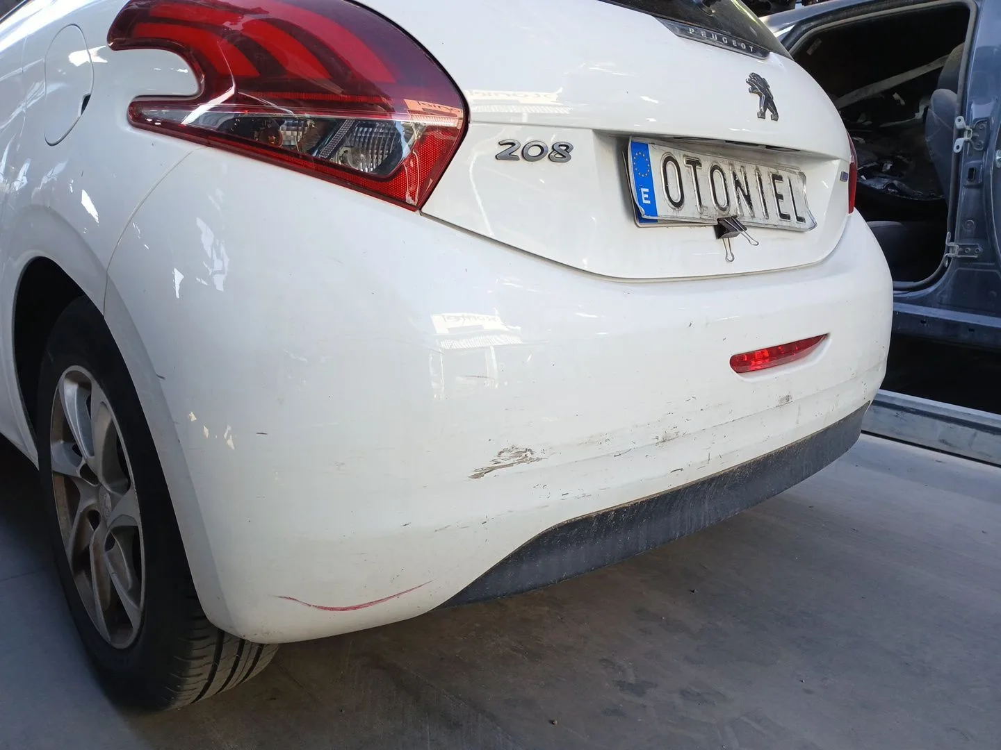 Paragolpes Trasero para Peugeot 208 I (Ca_, Cc_)