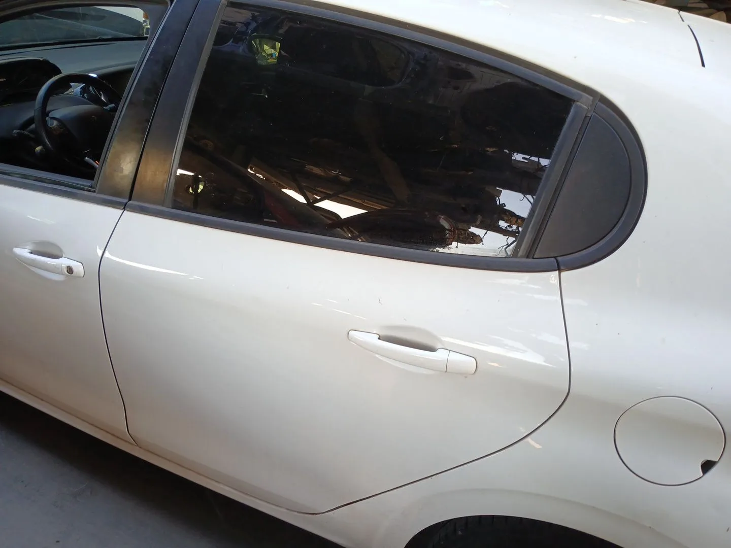 Puerta Trasera Izquierda para Peugeot 208 I (Ca_, Cc_)