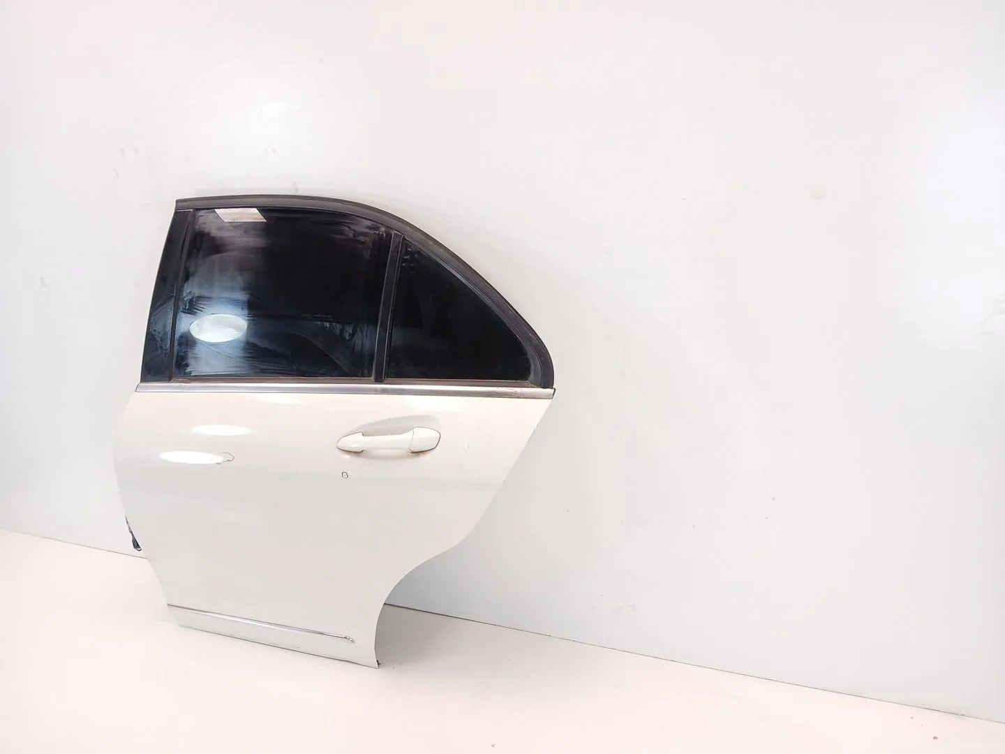 Puerta Trasera Izquierda para Mercedes-Benz Clase C (W204)