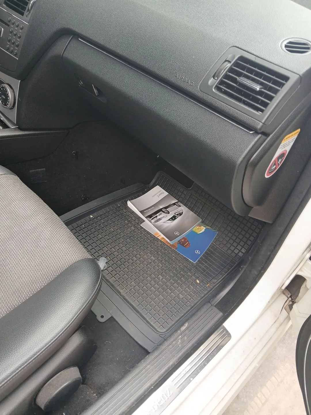 Guantera para Mercedes-Benz Clase C (W204)