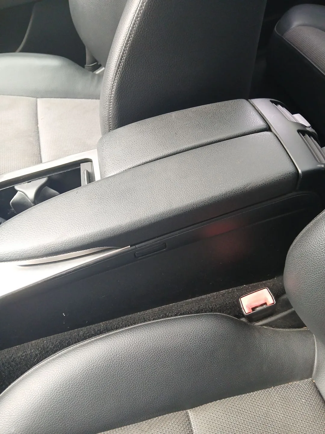 Apoyabrazos Central para Mercedes-Benz Clase C (W204)