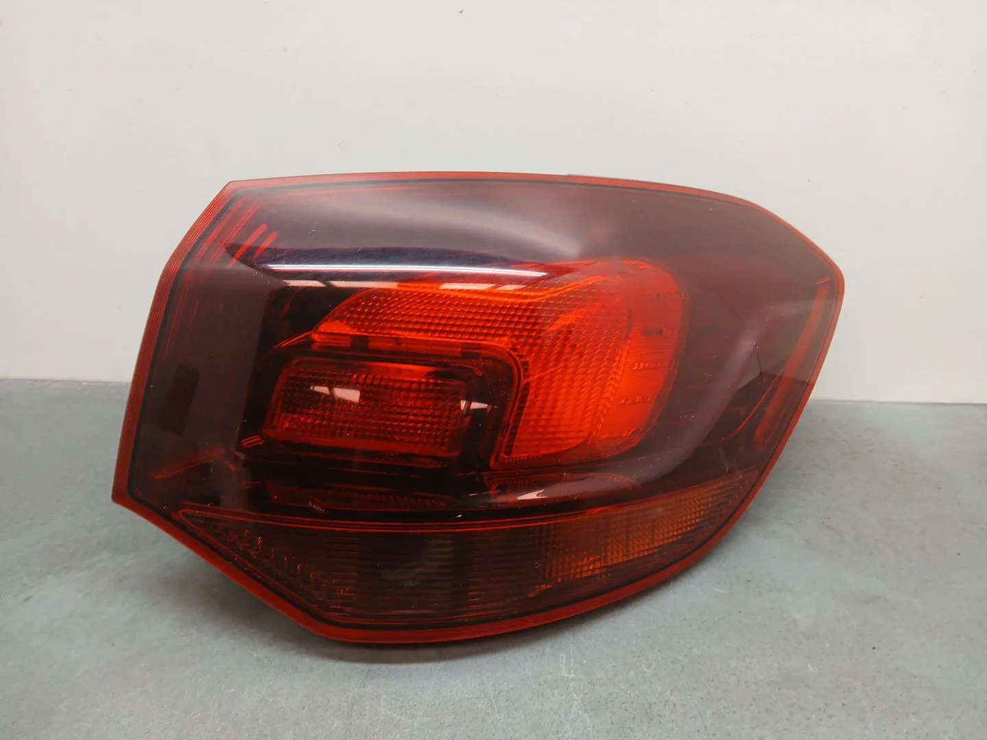 Piloto Trasero Derecho para Opel Astra J Sports Tourer (P10)