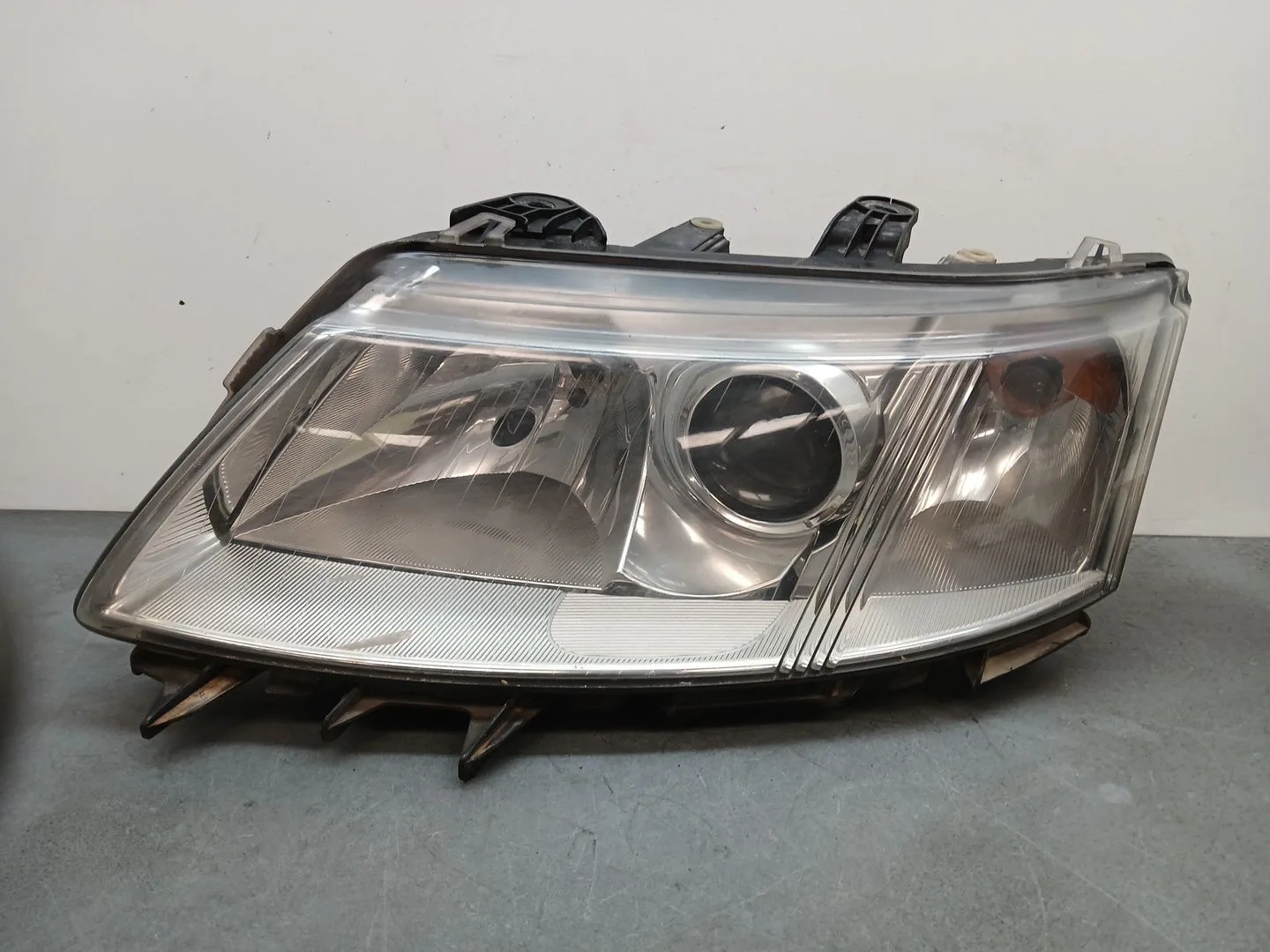 Faro Izquierdo para Saab 9-3 (Ys3F, E79, D79, D75)
