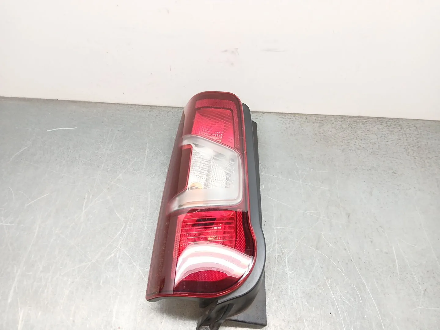 Piloto Trasero Izquierdo para Opel Combo E Tour / Life (K9)
