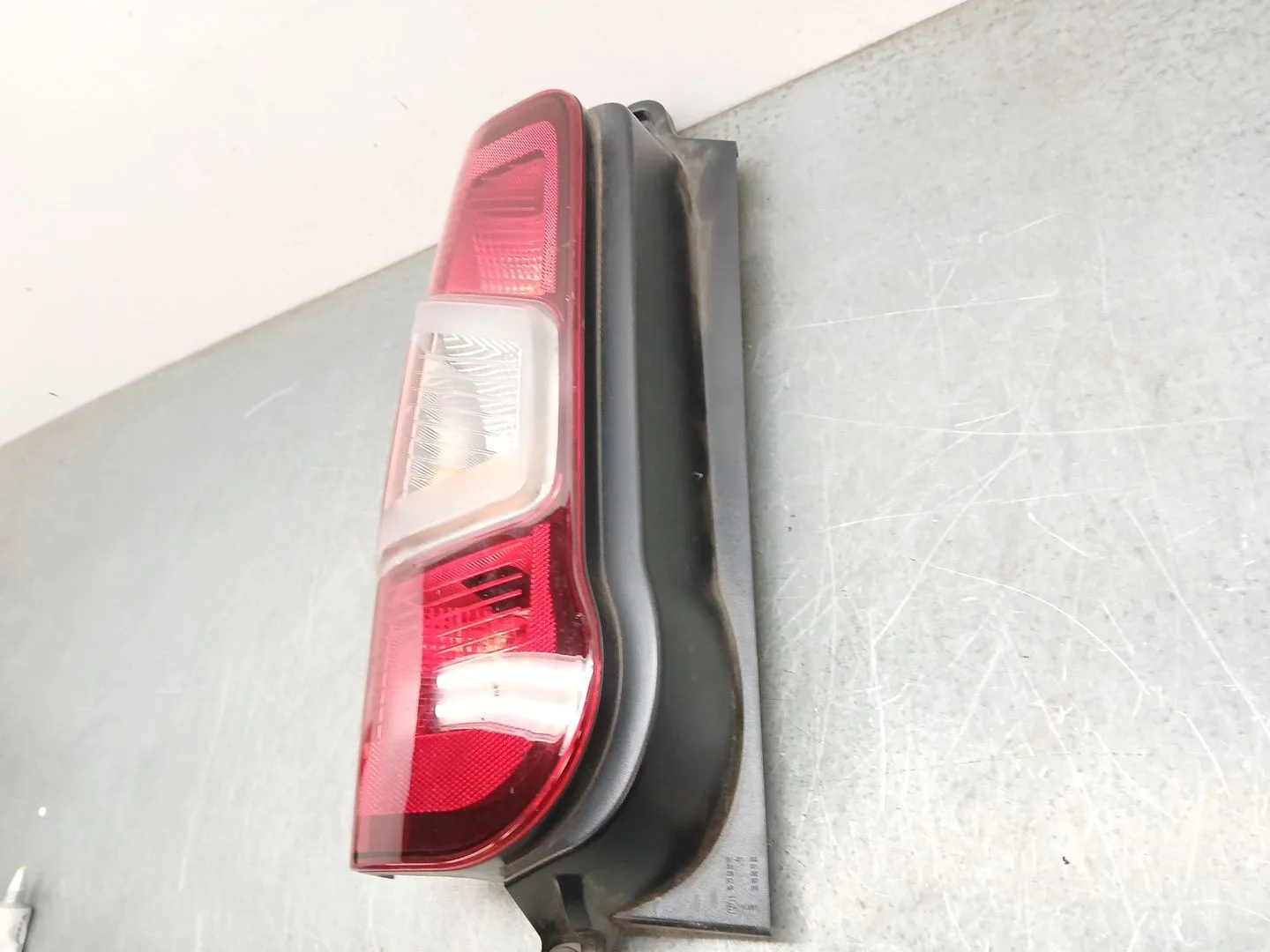 Piloto Trasero Izquierdo para Opel Combo E Tour / Life (K9)