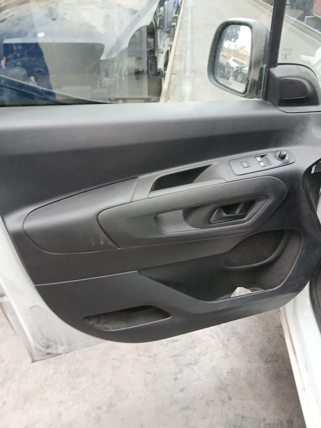 Guarnecido Puerta Delantera Izquierda para Opel Combo E Tour / Life (K9)