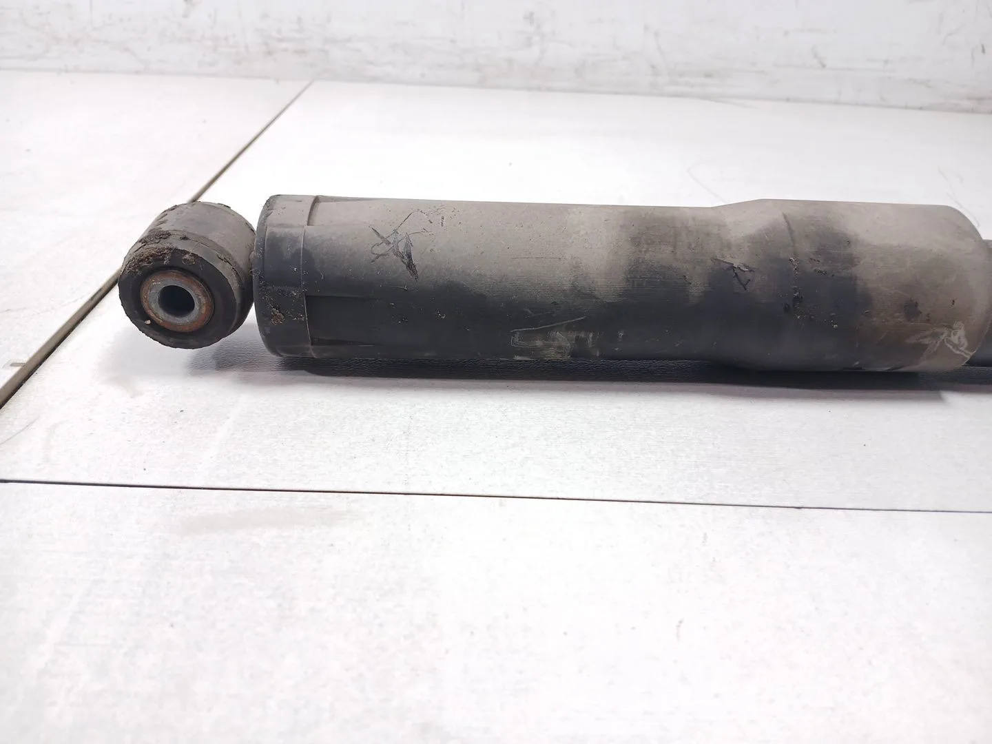 Amortiguador Trasero Izquierdo para Jeep Commander