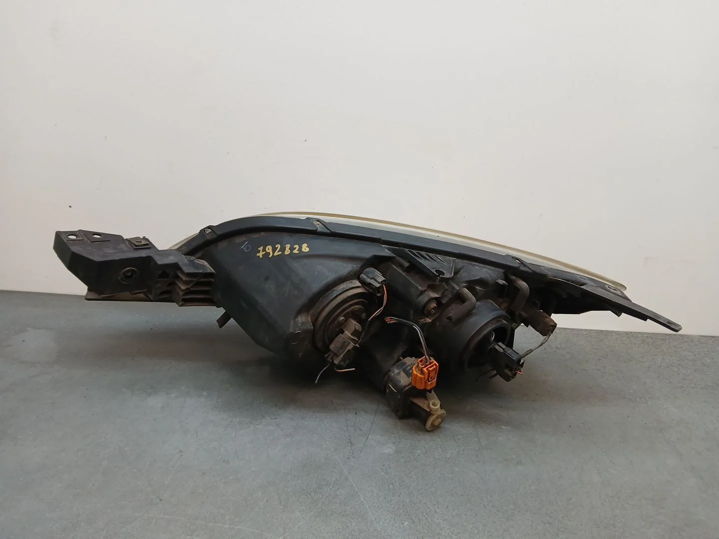 Faro Derecho para Mazda 3 (Bk)