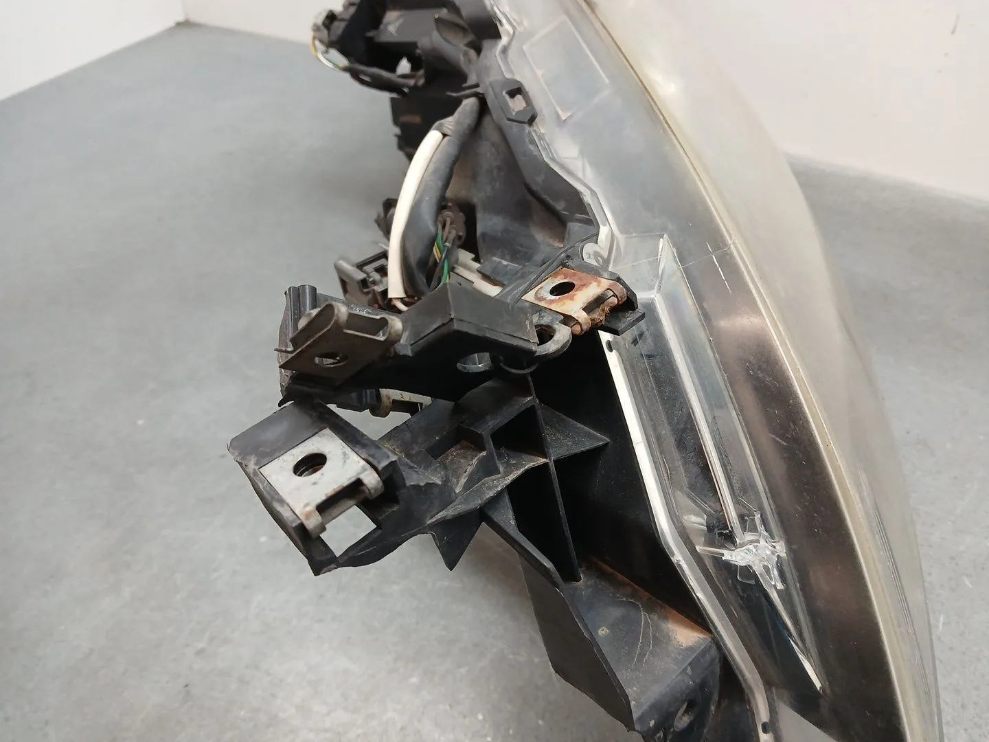 Faro Izquierdo para Mazda 6 Sedan (Gh)