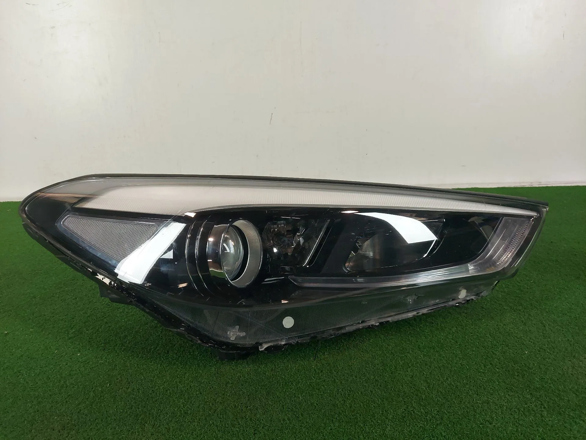 Faro Derecho para Hyundai Tucson (Tl, Tle)