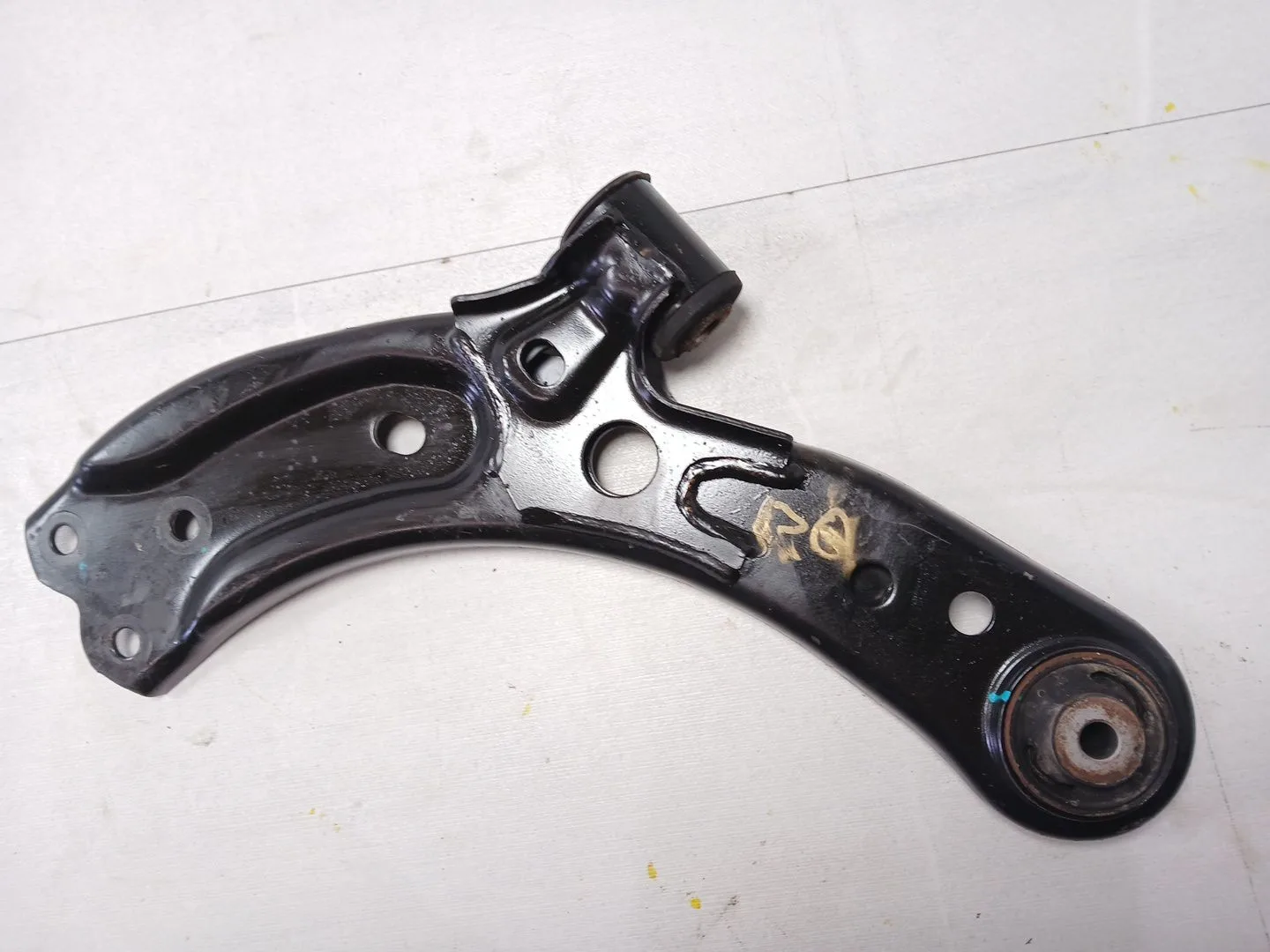 Brazo Suspension Inferior Delantero Izquierdo para Mg Zs Suv (Azs1)