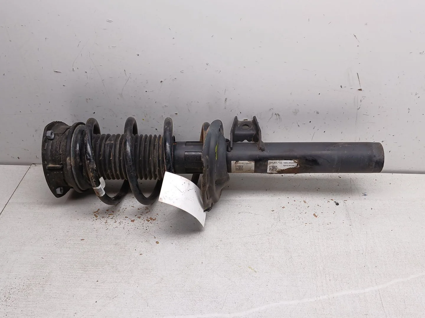 Amortiguador Delantero Izquierdo para Volkswagen Tiguan (Ad1, Ax1)