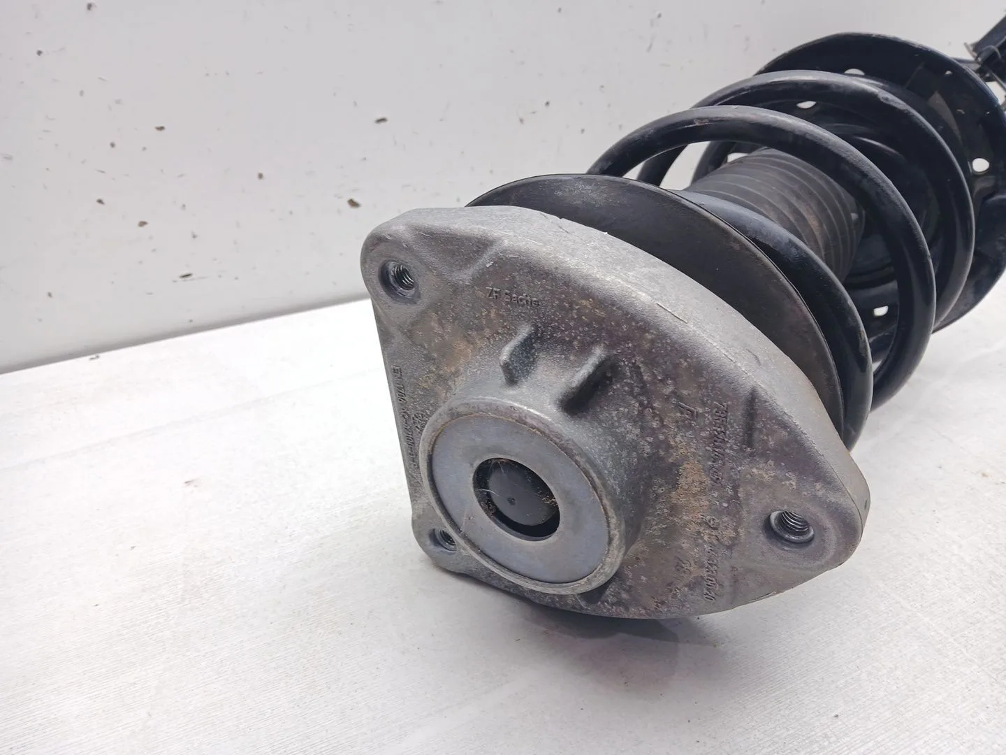 Amortiguador Delantero Izquierdo para Mercedes-Benz Clase A (W176)