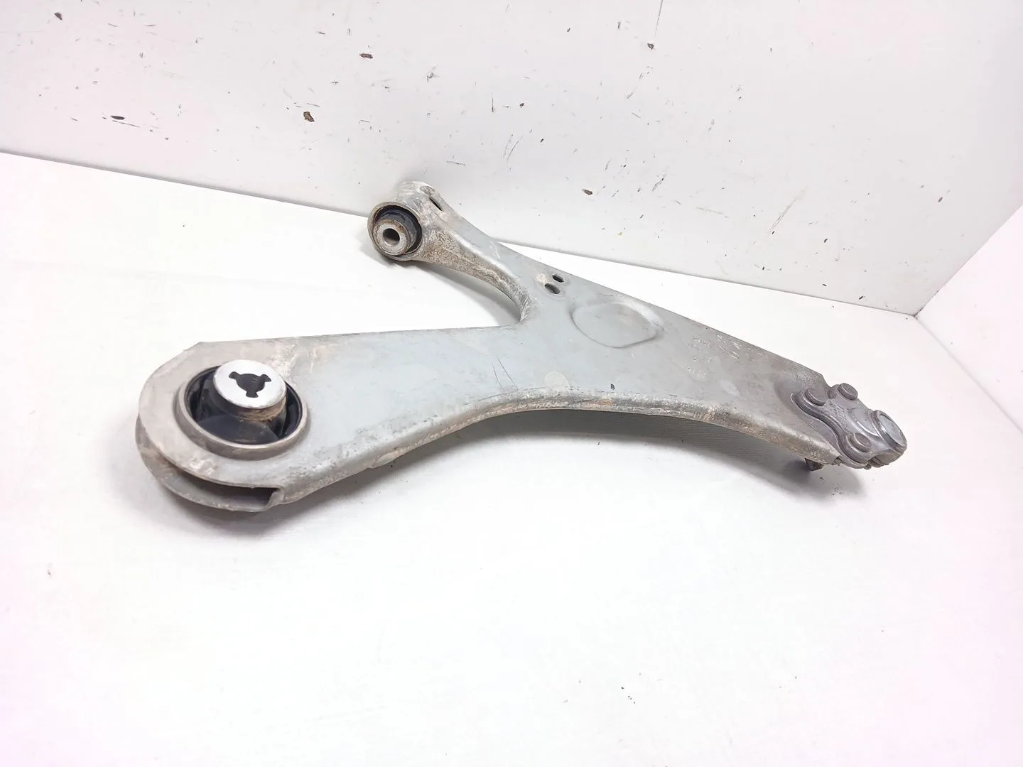 Brazo Suspension Inferior Delantero Izquierdo para Peugeot 2008 Ii (Ud_, Us_, Uy_, Uj_, Ur_, Uc_)