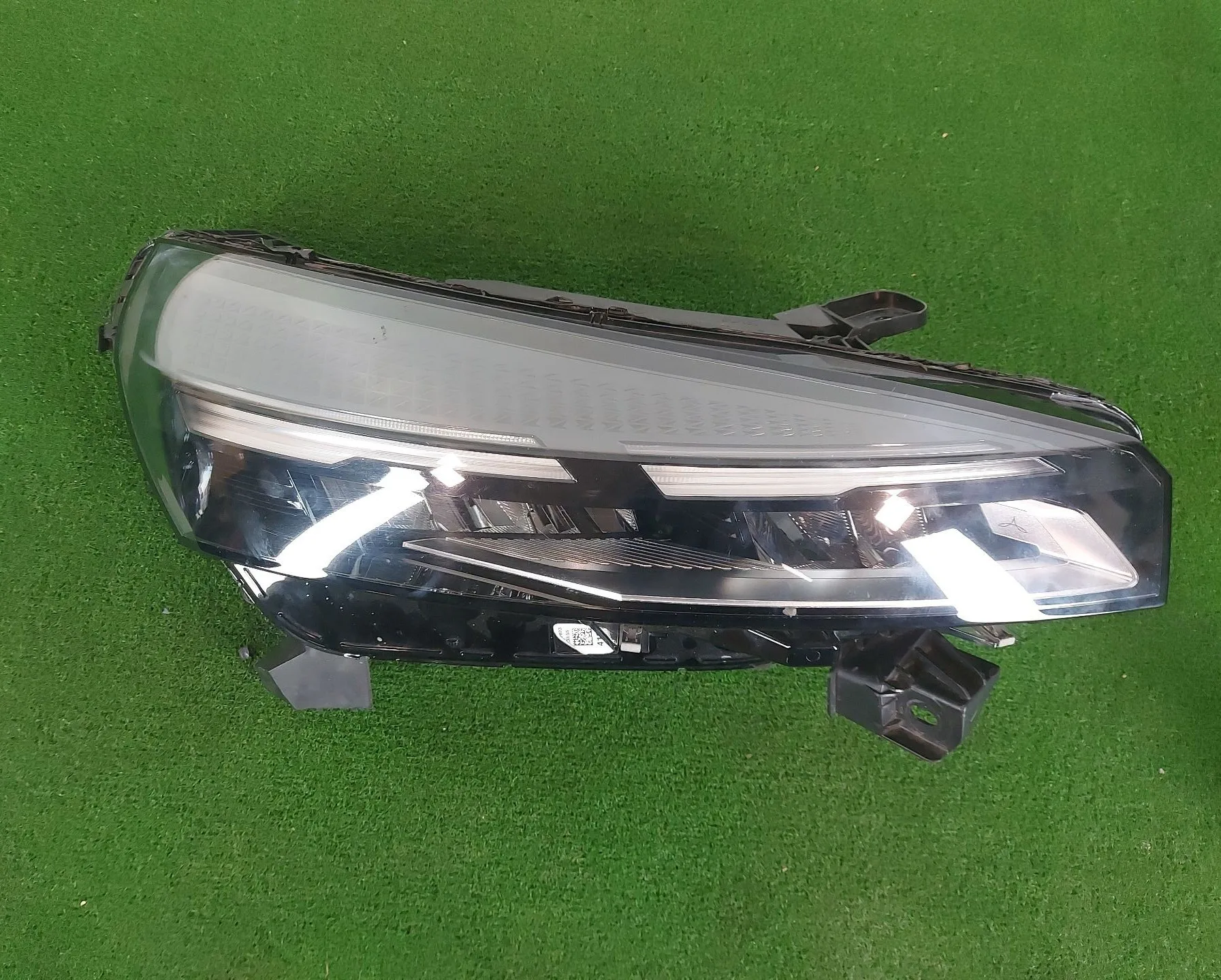 Faro Derecho para Renault Clio V (B7_)