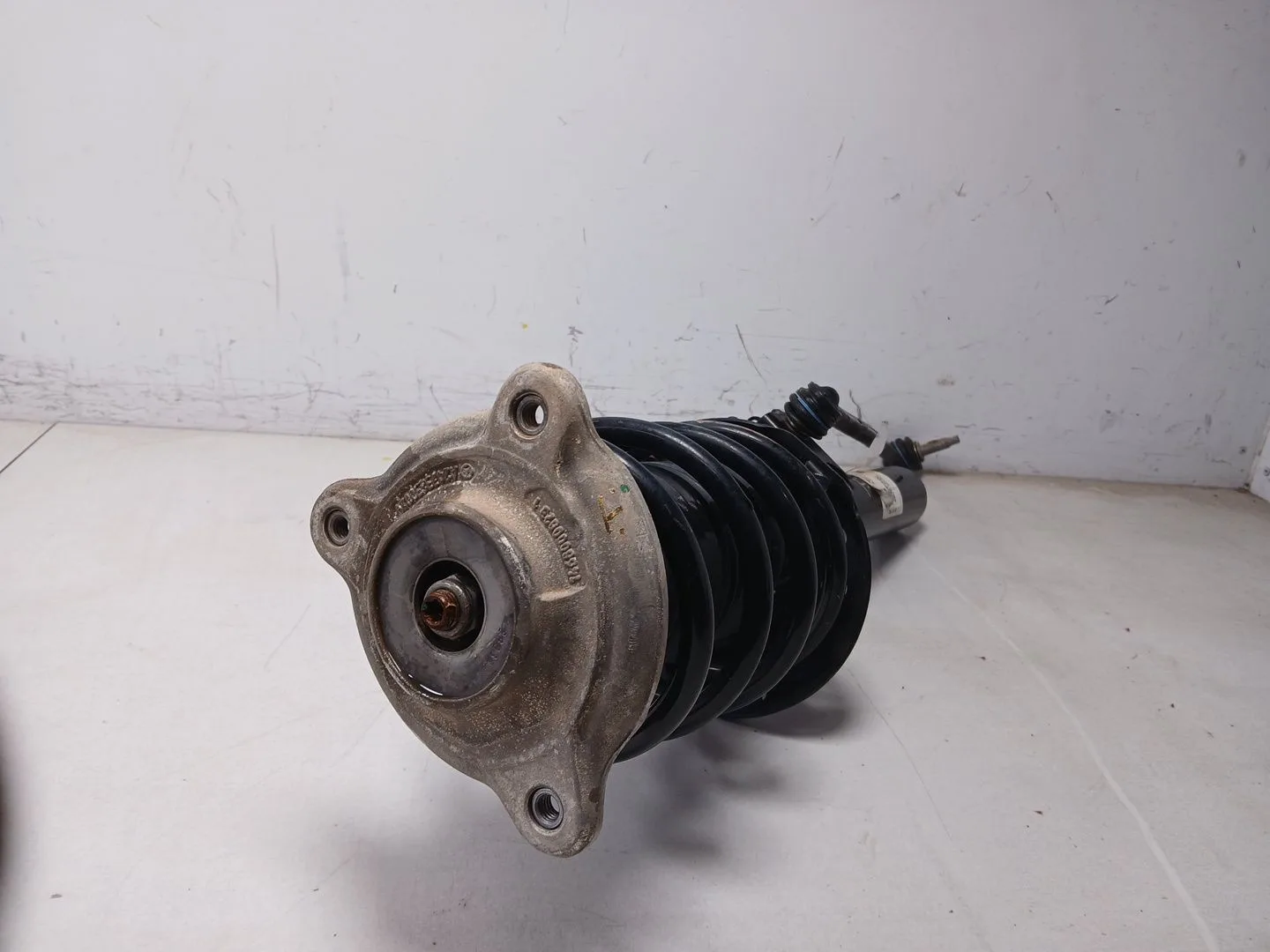 Amortiguador Delantero Izquierdo para Mercedes-Benz Gla (H247)