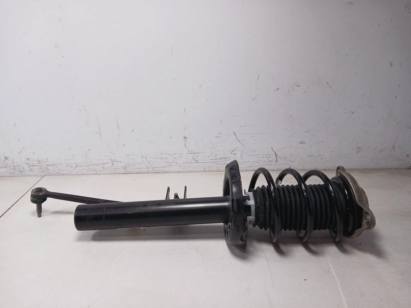 Amortiguador Delantero Izquierdo para Mercedes-Benz Gla (H247)