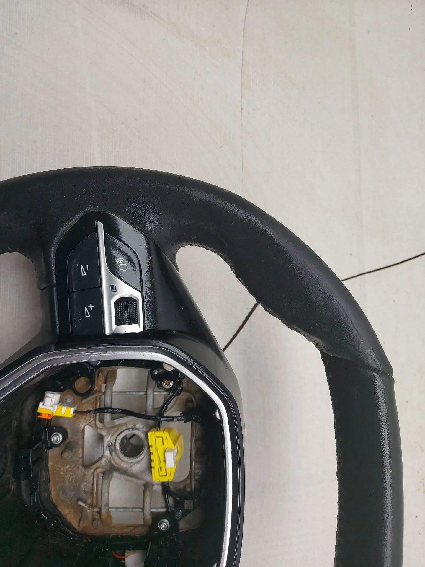 Volante para Peugeot 2008 Ii (Ud_, Us_, Uy_, Uj_, Ur_, Uc_)