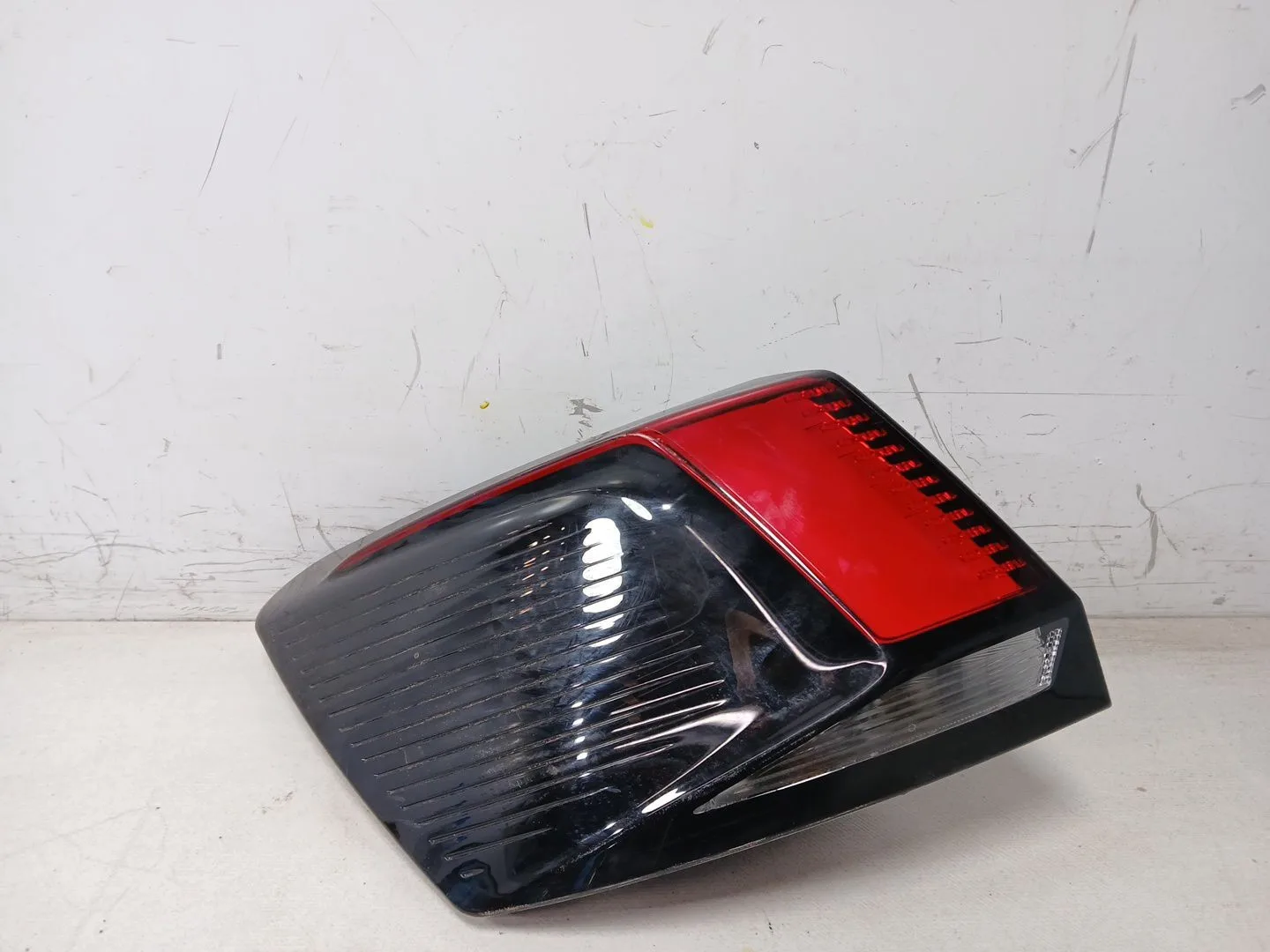 Piloto Trasero Izquierdo para Peugeot 3008 Ii Suv (Mc_, Mr_, Mj_, M4_)