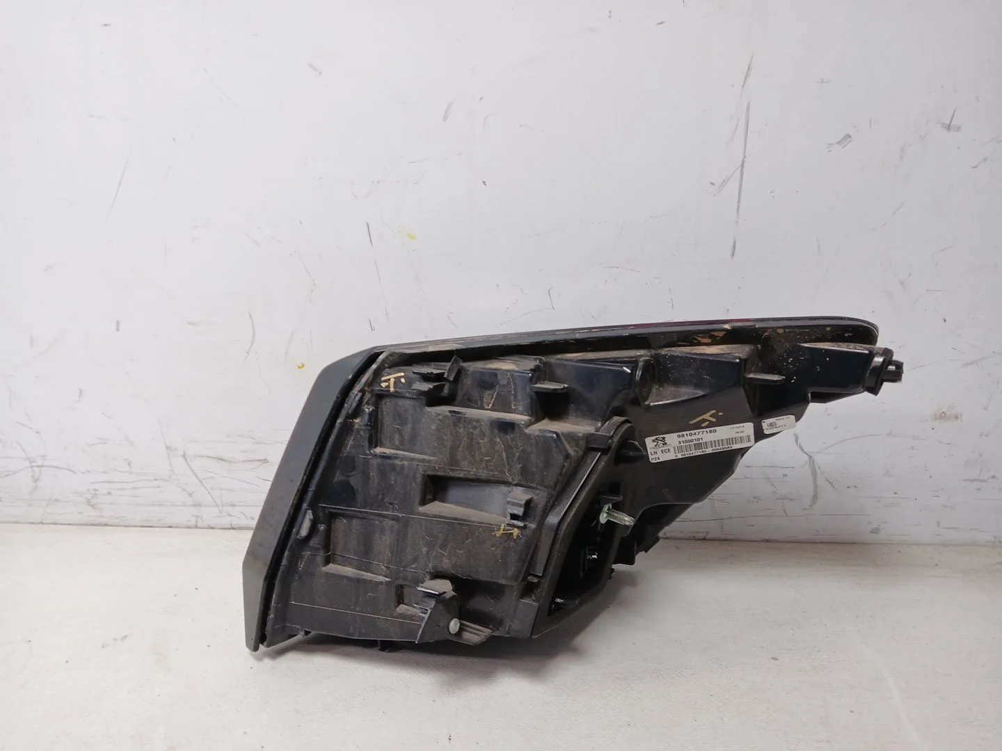 Piloto Trasero Izquierdo para Peugeot 3008 Ii Suv (Mc_, Mr_, Mj_, M4_)