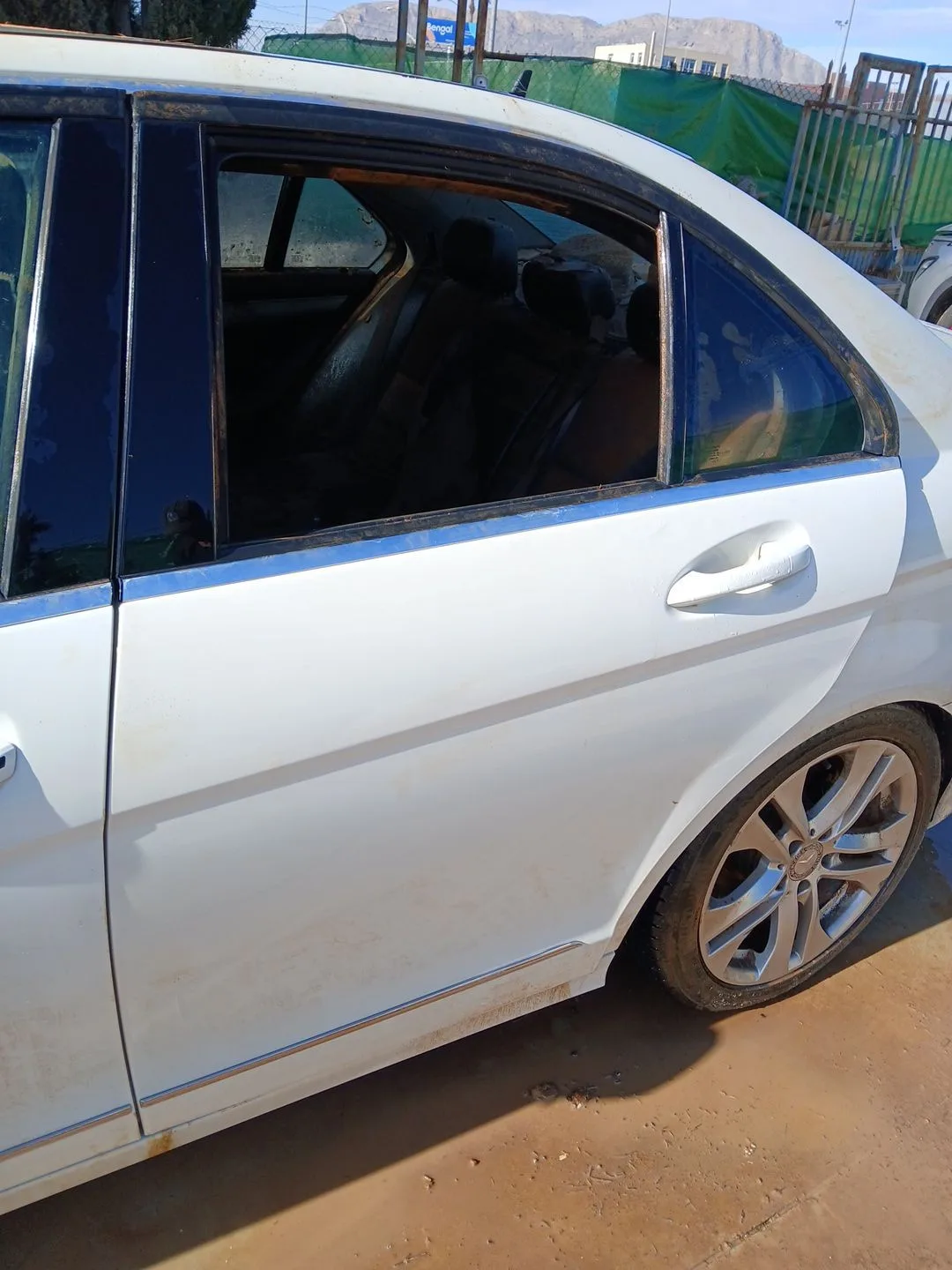 Puerta Trasera Izquierda para Mercedes-Benz Clase C (W204)