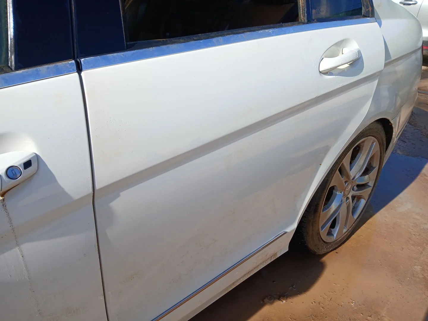 Puerta Trasera Izquierda para Mercedes-Benz Clase C (W204)