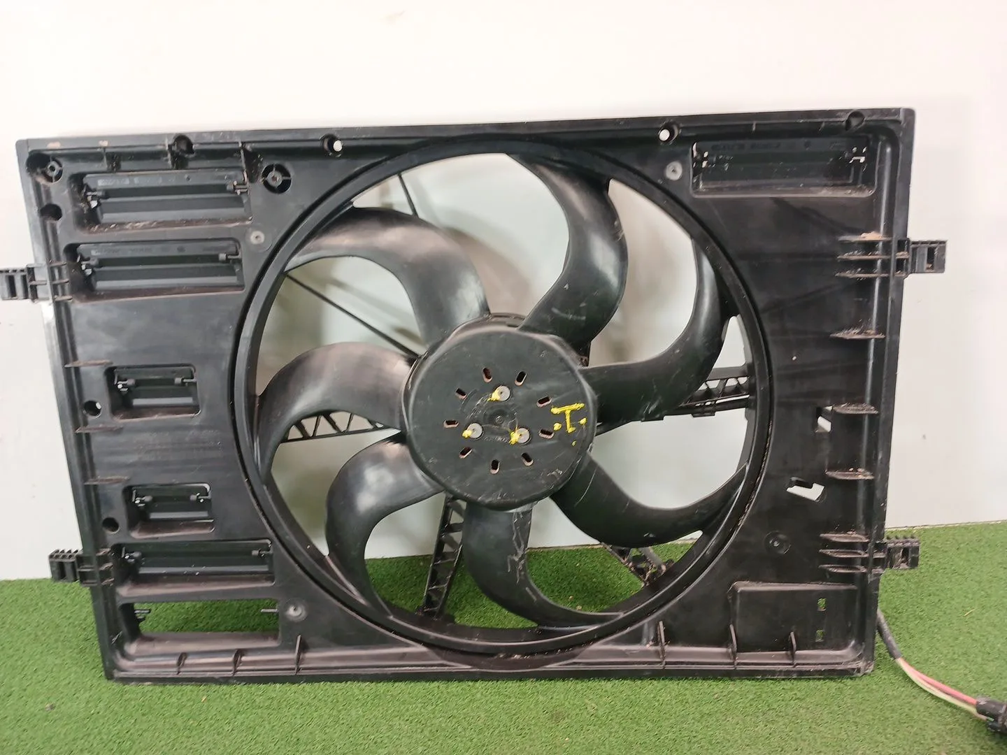 Electroventilador para Audi Q3 Sportback (F3N)