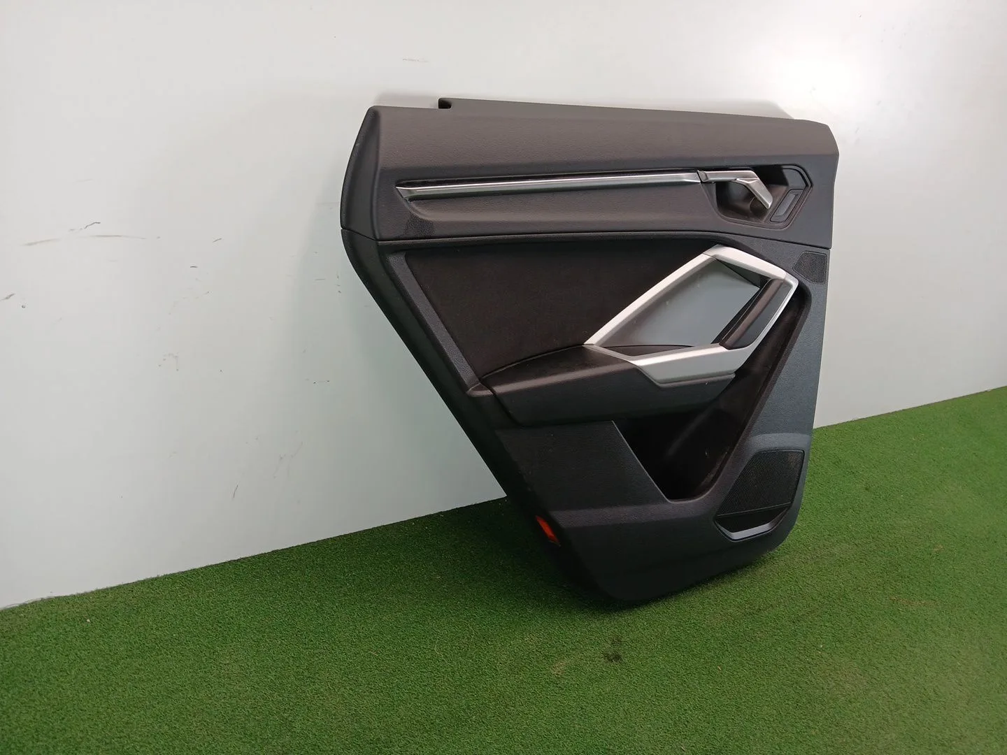Guarnecido Puerta Trasera Izquierda para Audi Q3 Sportback (F3N)