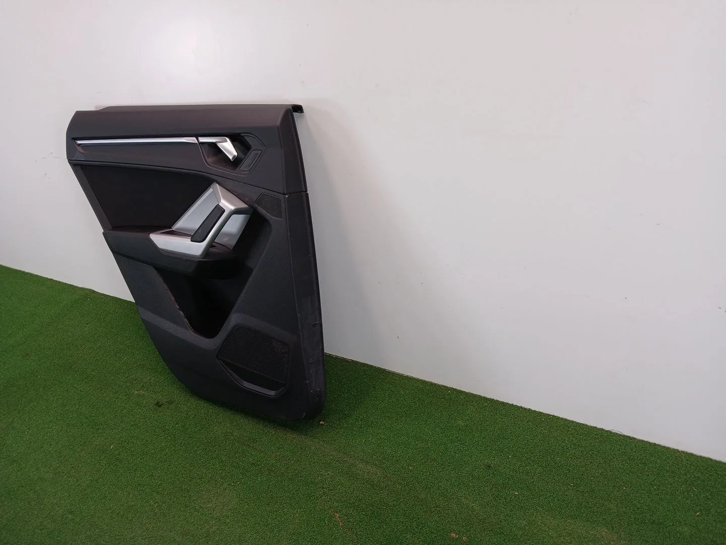 Guarnecido Puerta Trasera Izquierda para Audi Q3 Sportback (F3N)