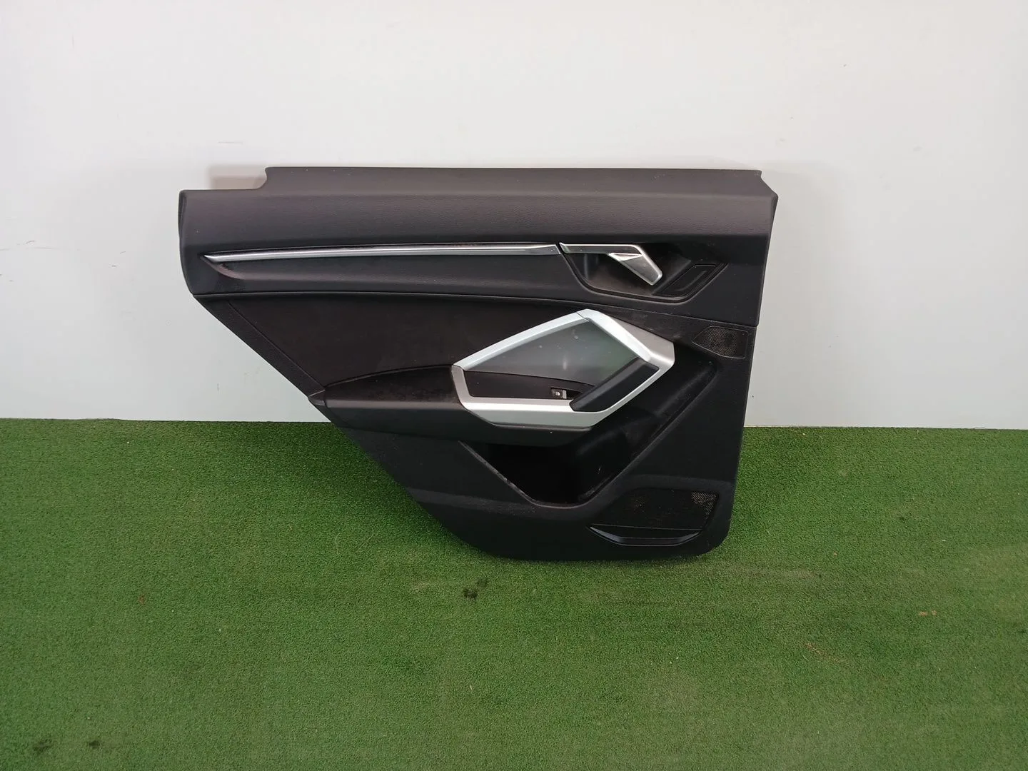 Guarnecido Puerta Trasera Izquierda para Audi Q3 Sportback (F3N)