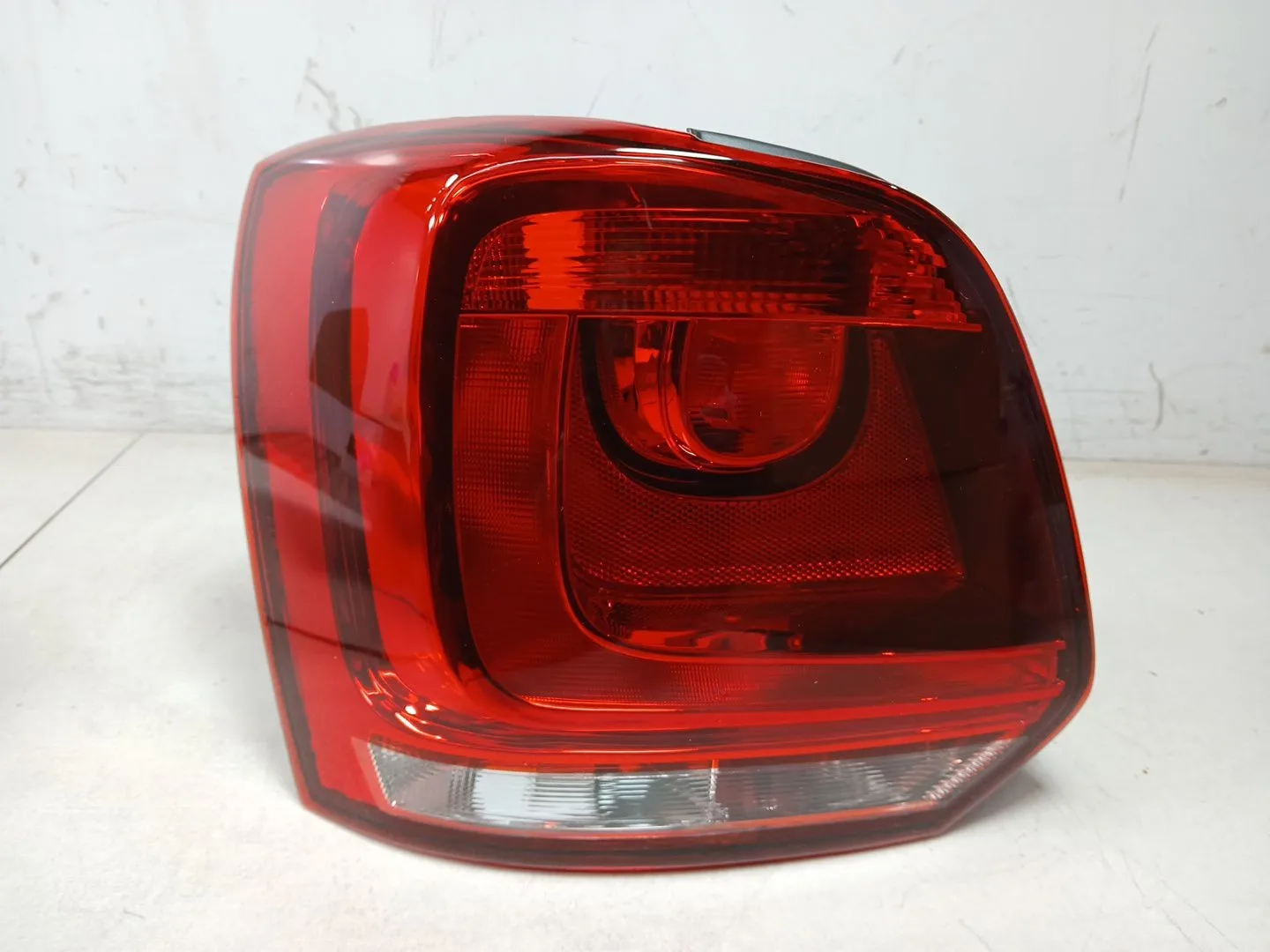 Piloto Trasero Izquierdo para Volkswagen Polo (6R1)